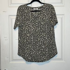 Zenana animal print V-neck Tee with rounded hem NWOT